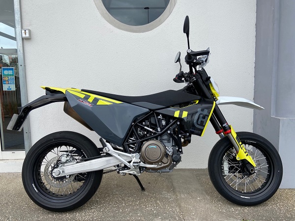 HUSQVARNA 701 SM GRISE 2023 ABS (Eligible permis A2) 